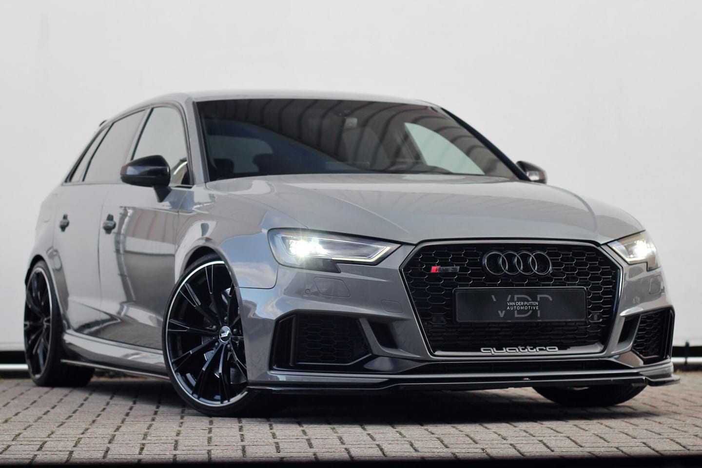 Audi RS3 - 2.5 TFSI RS3|RS Sport|B&O|Eventuri|Bilstein|Carplay - AutoWereld.nl