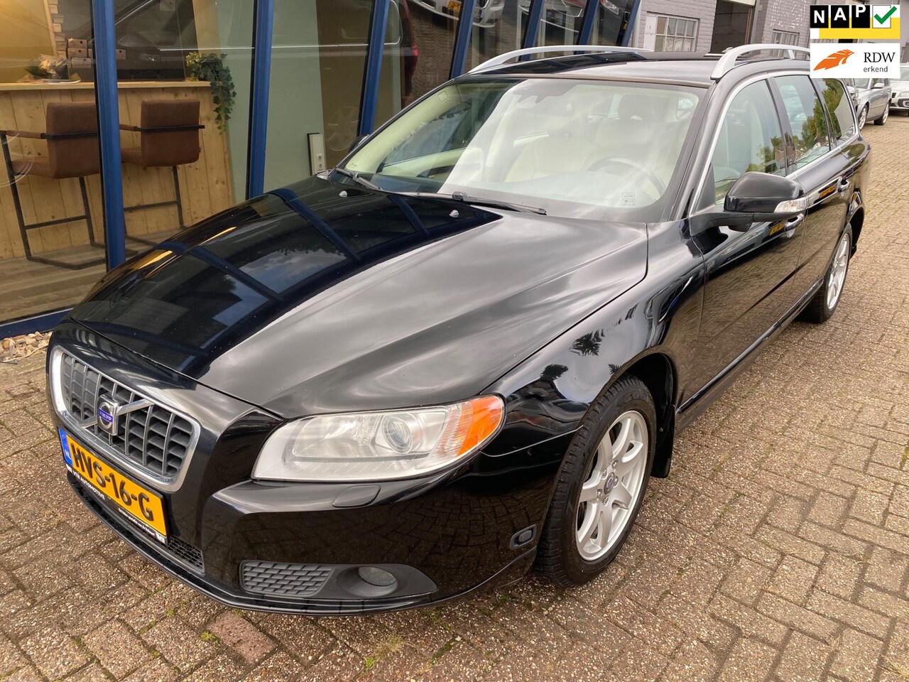 Volvo V70 - 2.5FT Summum Automaat 200PK LEER / ECC / TREKHAAK - AutoWereld.nl