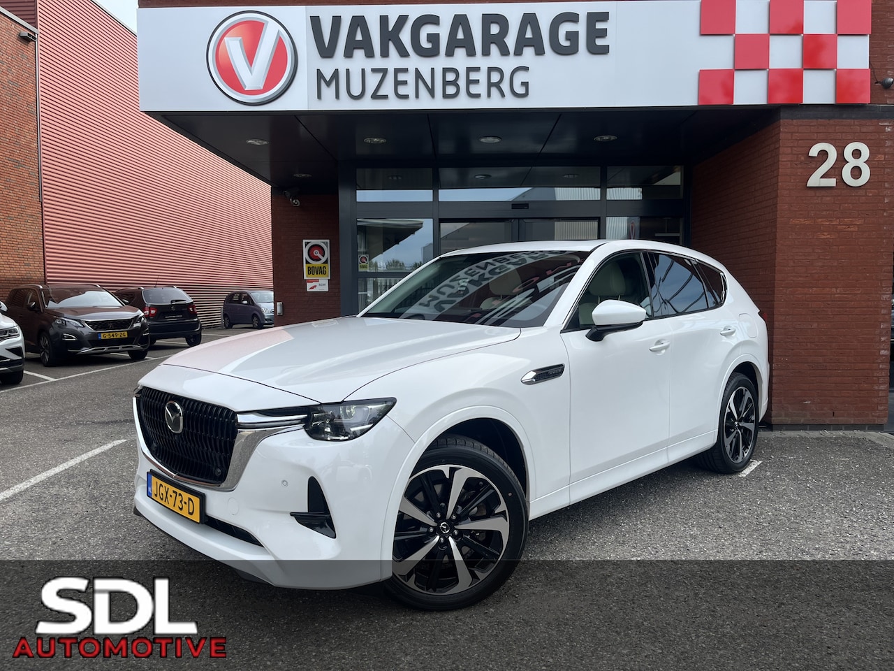 Mazda CX-60 - 2.5 e-SkyActiv PHEV Takumi // FULL OPTIONS // SCHUIF-KANTELDAK // ELEK.KLEP // ADAPT. CRUI - AutoWereld.nl