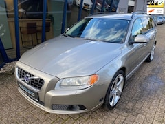 Volvo V70 - 2.5FT Momentum Automaat H.LEER / XENON / TREKHAAK / YOUNGTIMER