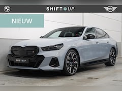 BMW i5 - M60 xDrive 84 kWh Bowers Wilkins | Panoramadak | CoPilot | Elektr. Trekhaak