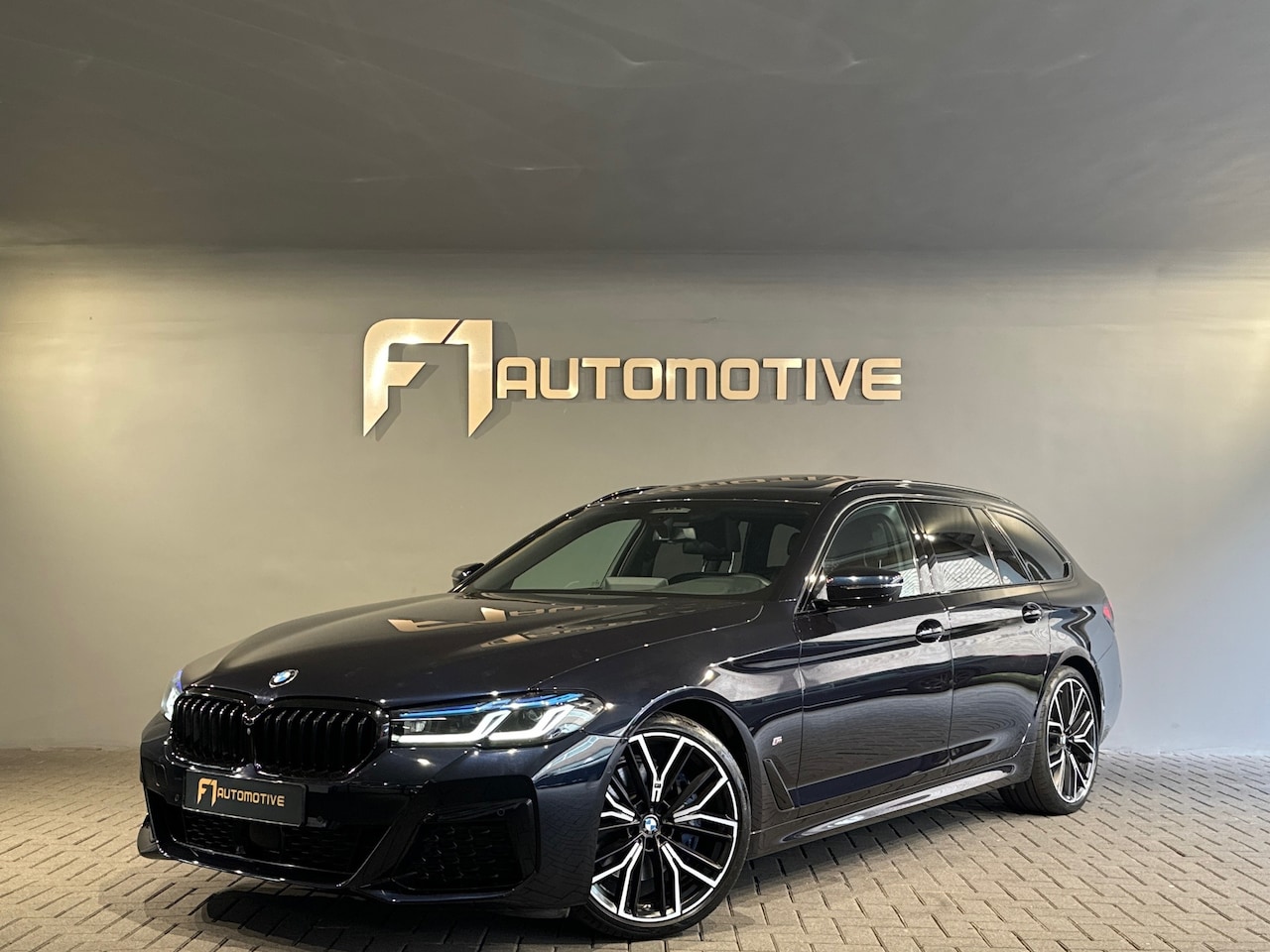 BMW 5-serie Touring - 530i M Sport Pano|Laser|HuD|Memory|NLauto - AutoWereld.nl