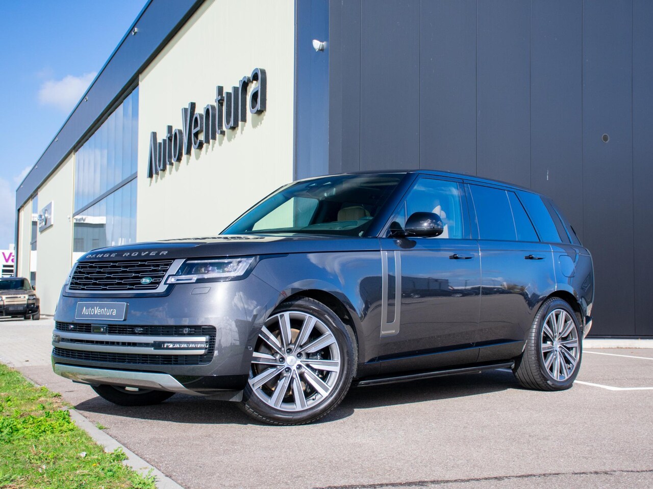 Land Rover Range Rover - 3.0 P550e Autobiography PHEV Uitklapbare Treeplanken l Schuif- /kantel Pano l Stoelventila - AutoWereld.nl