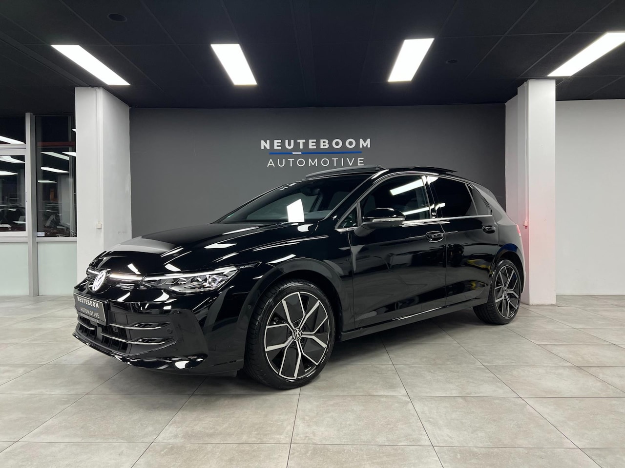 Volkswagen Golf - 1.5 eTSI 50 Edition | Pano | Head-up |360Cam - AutoWereld.nl
