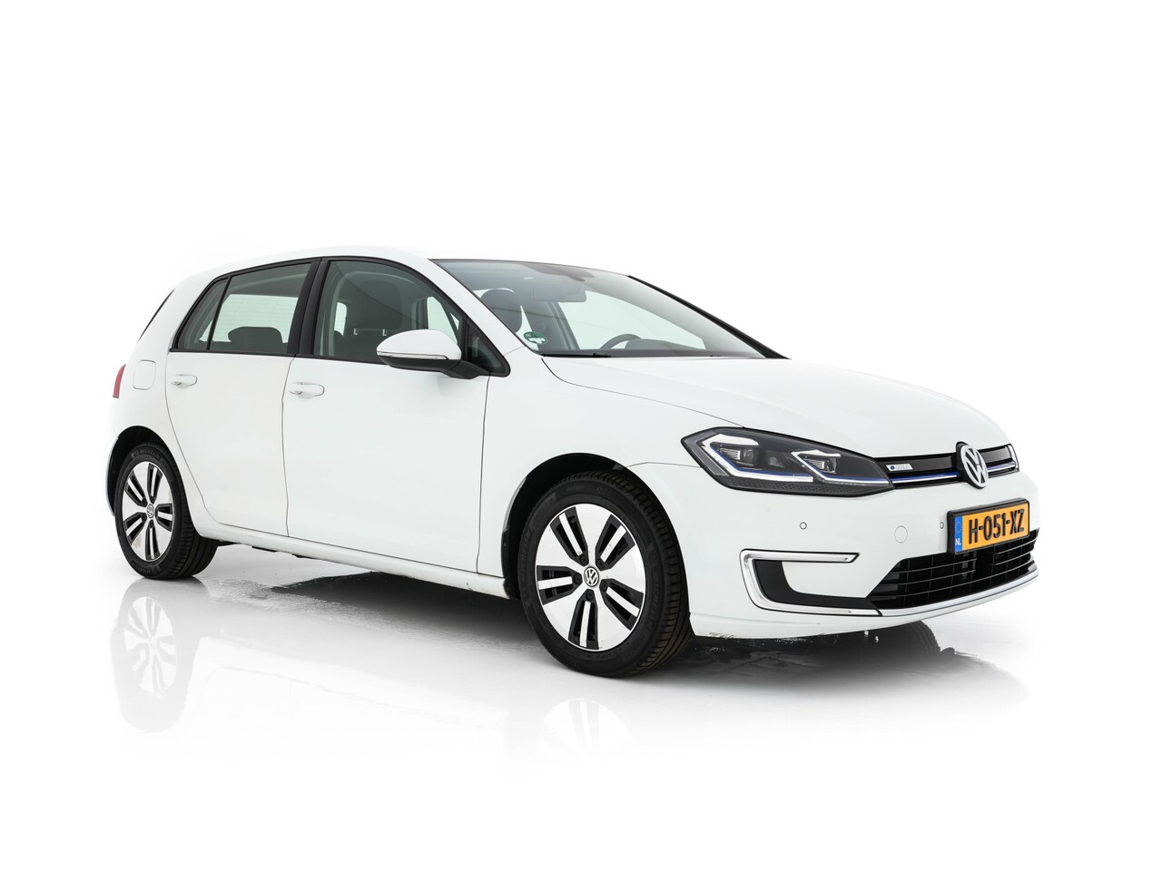 Volkswagen e-Golf - (SOH-86%) Aut. *HEAT-PUMP | LUXURY-LEATHER | FULL-LED | NAVI-FULLMAP | CAMERA | HEATED-SPO - AutoWereld.nl