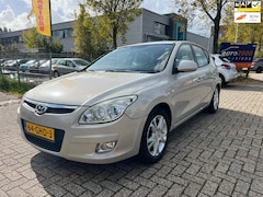 Hyundai i30 - 1.6i Dynamic - Airco - Trekhaak - Nieuwe Apk