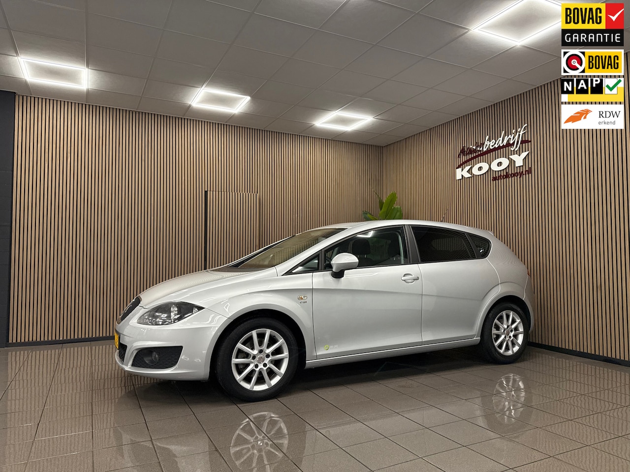 SEAT Leon - 1.2 TSI Ecomotive Businessline COPA * Schuif-Kanteldak / Navigatie / Leder / NL Auto * - AutoWereld.nl
