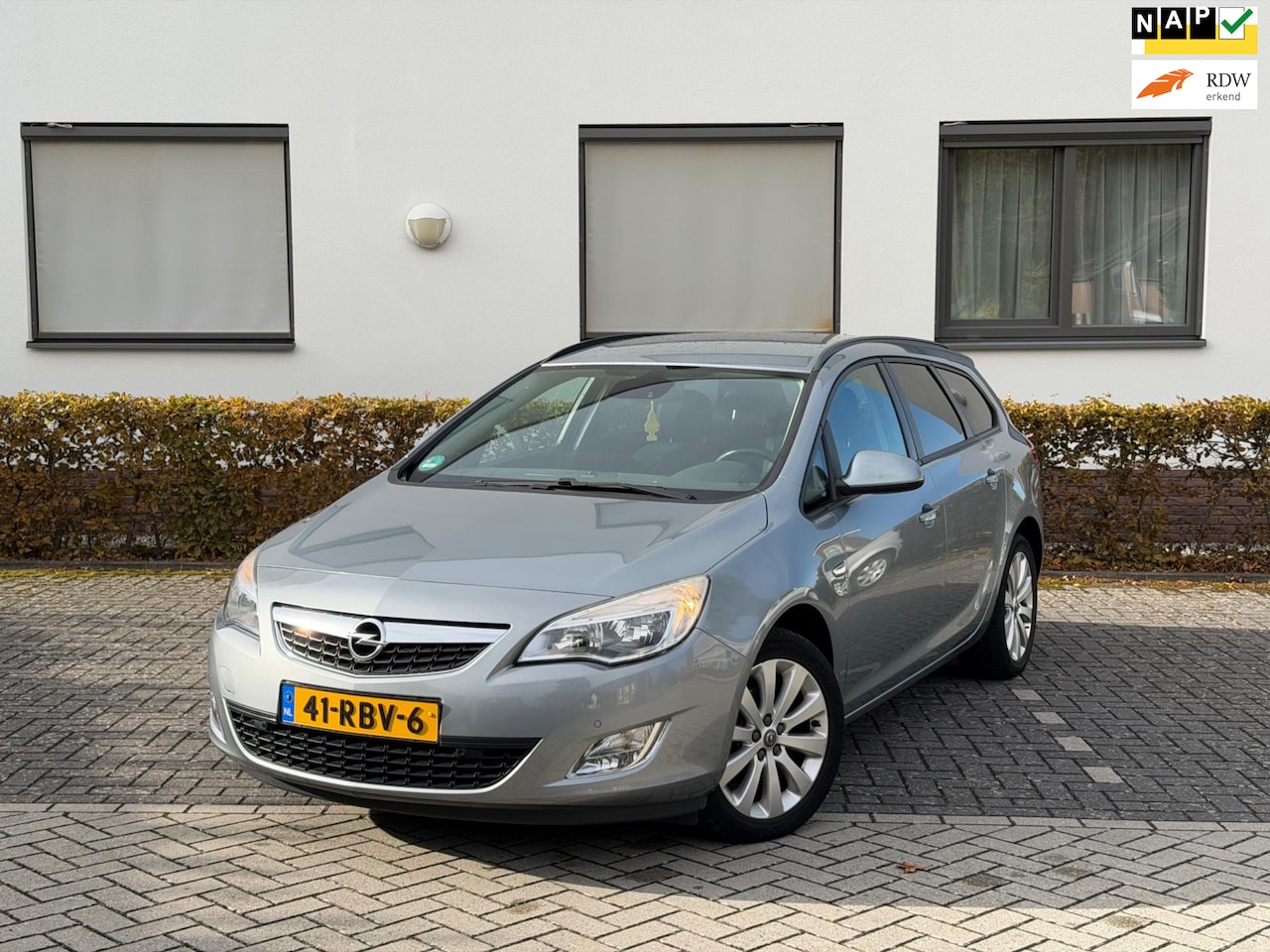 Opel Astra Sports Tourer - 1.4 Turbo Cosmo NAP APK TREKHAAK Leer - AutoWereld.nl