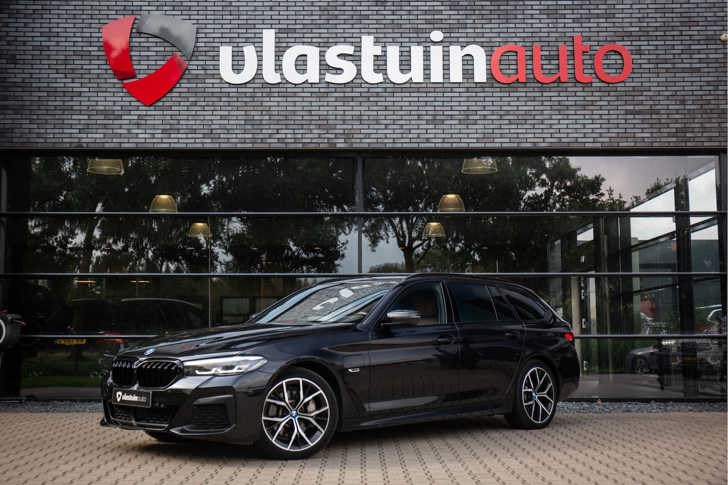 BMW 5-serie Touring - 530e M-Sport , Shadowline, Adaptive Cruise, Trekhaak, Eerste eigenaar - AutoWereld.nl