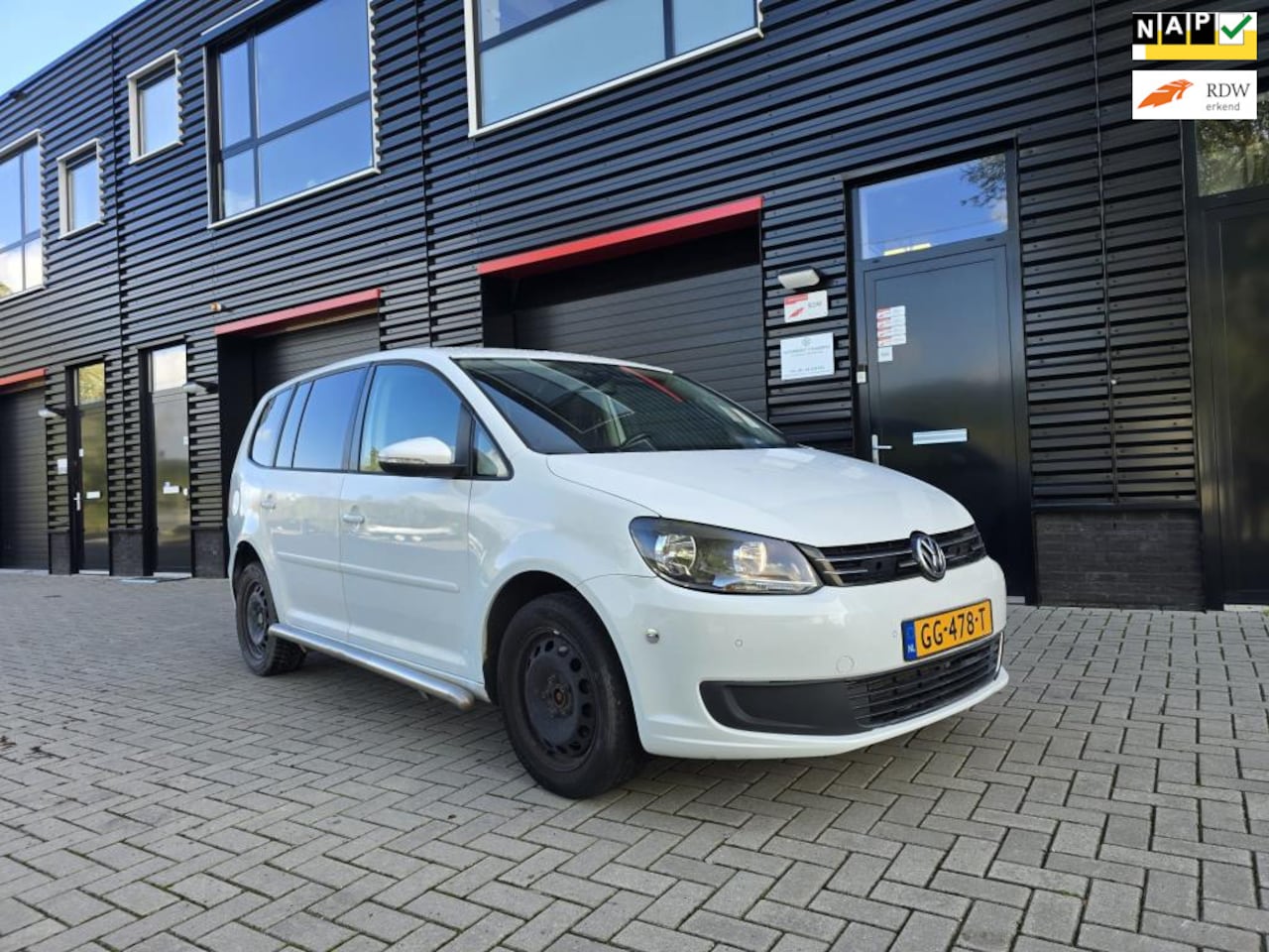 Volkswagen Touran - 2.0 TDI Comfortline BlueMotion / AUTOMAAT - AutoWereld.nl