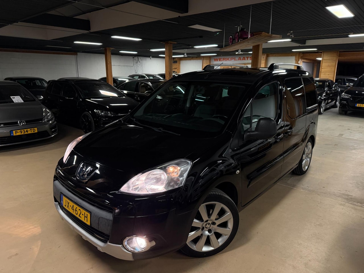 Peugeot Partner Tepee - 1.6 VTi Family Trekhaak Pano Airco Cruise Control - AutoWereld.nl