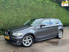 BMW 1-serie - 118i High Executive /AUTOMAAT/SCHUIFDAK/STOELVRWRMNG/PDC/NAVI/