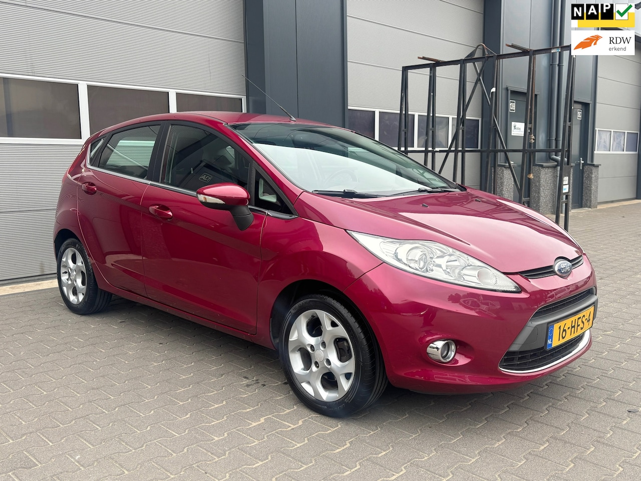 Ford Fiesta - 1.25 Titanium 5Drs|Airco|Cruiscontrole| Parkeersensor|Nieuwe APK|DBriem vervangen - AutoWereld.nl
