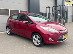 Ford Fiesta - 1.25 Titanium 5Drs|Airco|Cruiscontrole| Parkeersensor|Nieuwe APK|DBriem vervangen