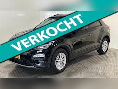 Volkswagen T-Roc - 1.5 TSI Style 150pk trekhaak benzine stuur/Stoelverwarming app-connect navigatie parkeerse