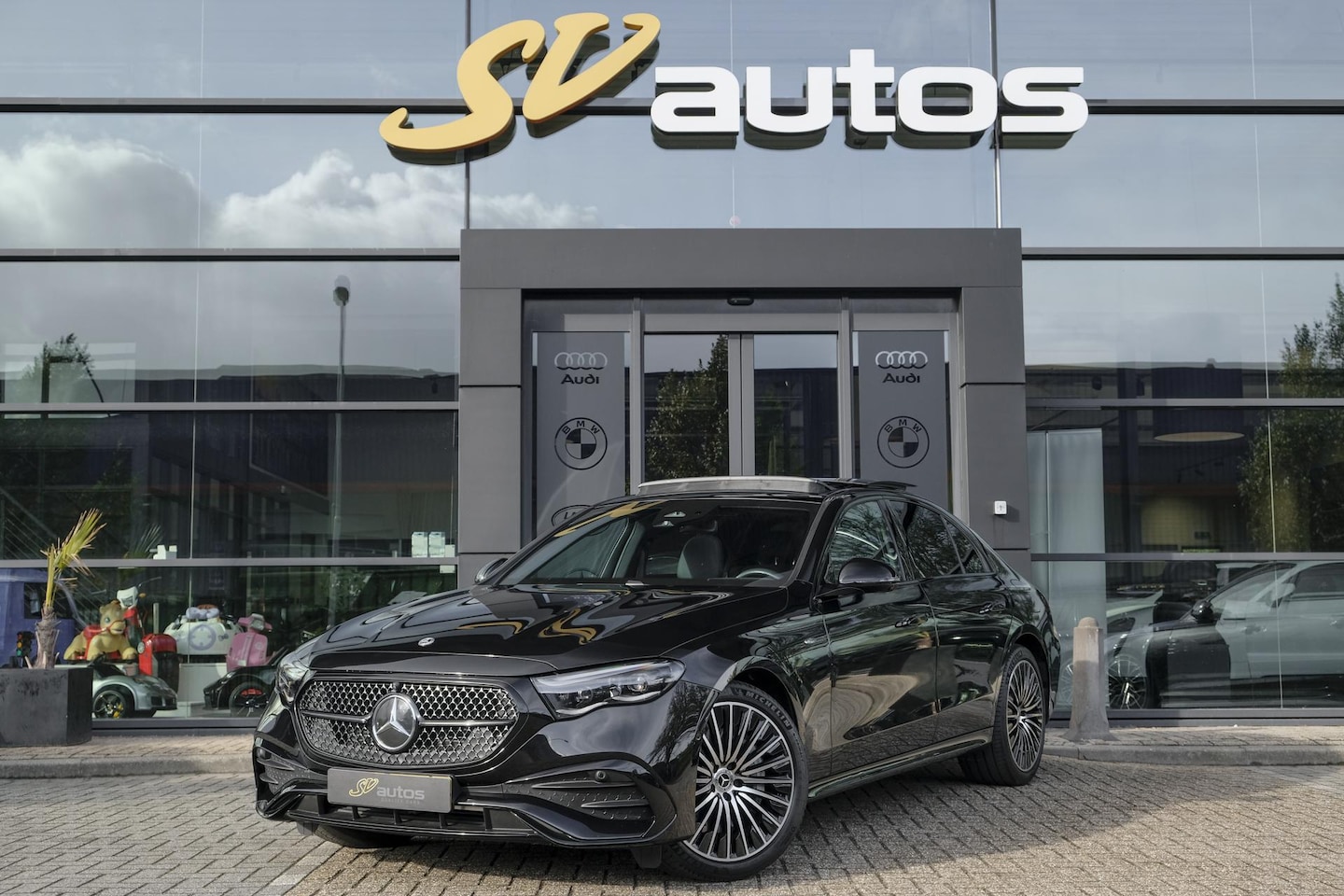 Mercedes-Benz E-klasse - E300e AMG 313pk Hybrid Panoramadak Superscreen Night pakket MBUX Digital light NLauto Keyl - AutoWereld.nl