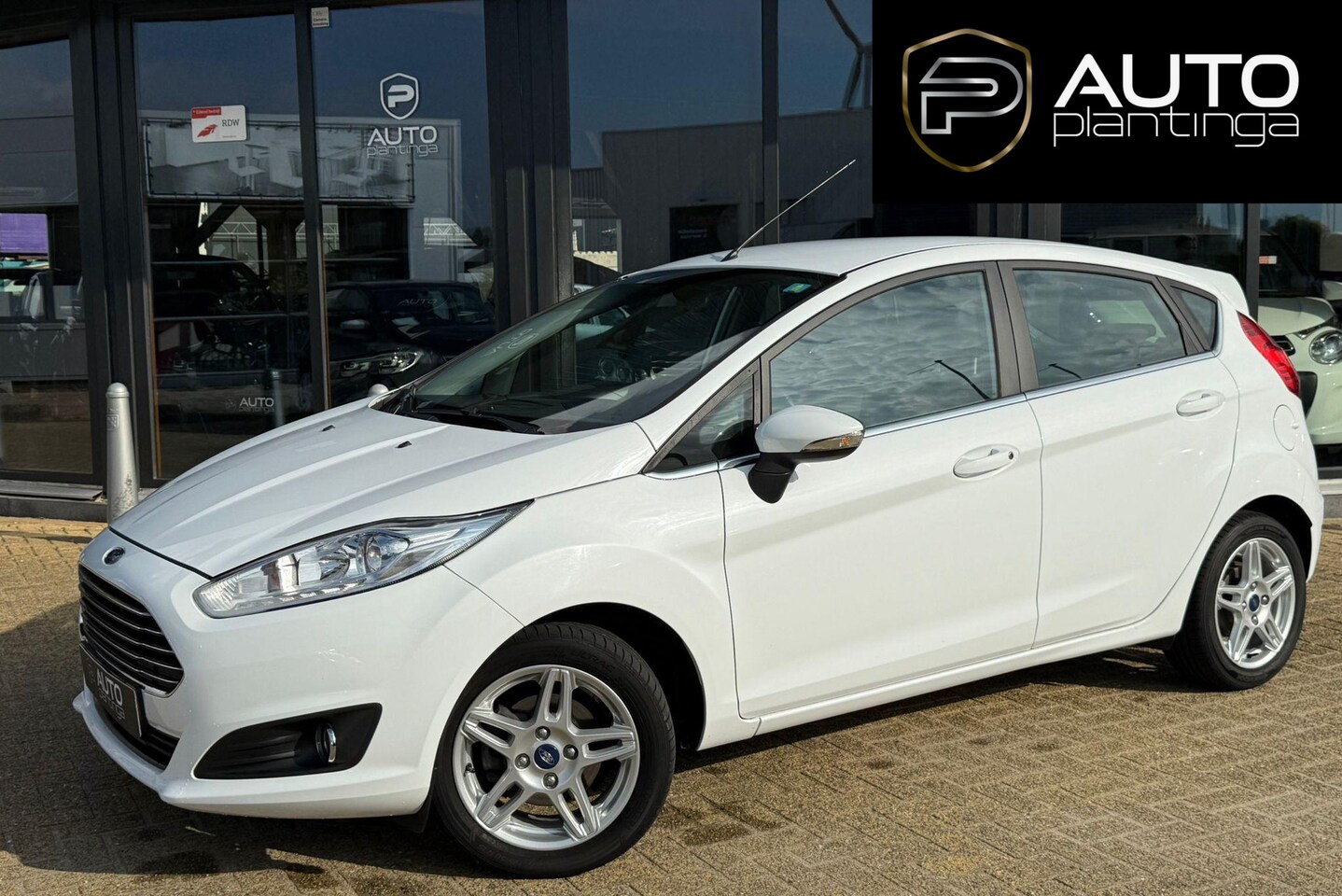 Ford Fiesta - 1.0 Titanium 80PK | Zeer Nette Staat! | Dealeronderhouden | Airco | Navigatie | Lichtmetal - AutoWereld.nl