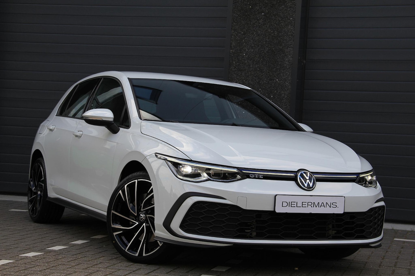 Volkswagen Golf - 1.4 eHybrid GTE 19" Adelaide | Sfeerverlichting | Apple Carplay | Parkeersensoren rondom | - AutoWereld.nl