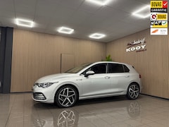 Volkswagen Golf - 1.5 eTSI Style * NL Auto / Automaat / Panoramadak / Carplay / Afn. Trekhaak / LED