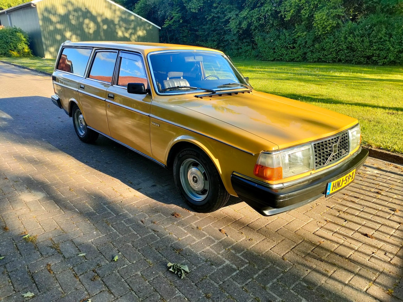 Volvo 245 - klasse oldtimer met lederen bekleding en cruise control - AutoWereld.nl