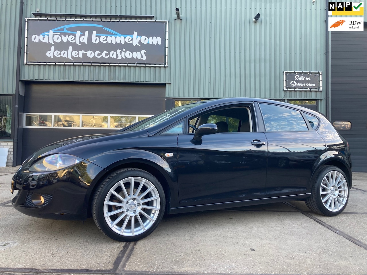 SEAT Leon - 1.6 black edition/18 inch/ keurige staat - AutoWereld.nl