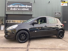 Renault Clio - 1.2 black on black edition 17inch/navi/5 deurs