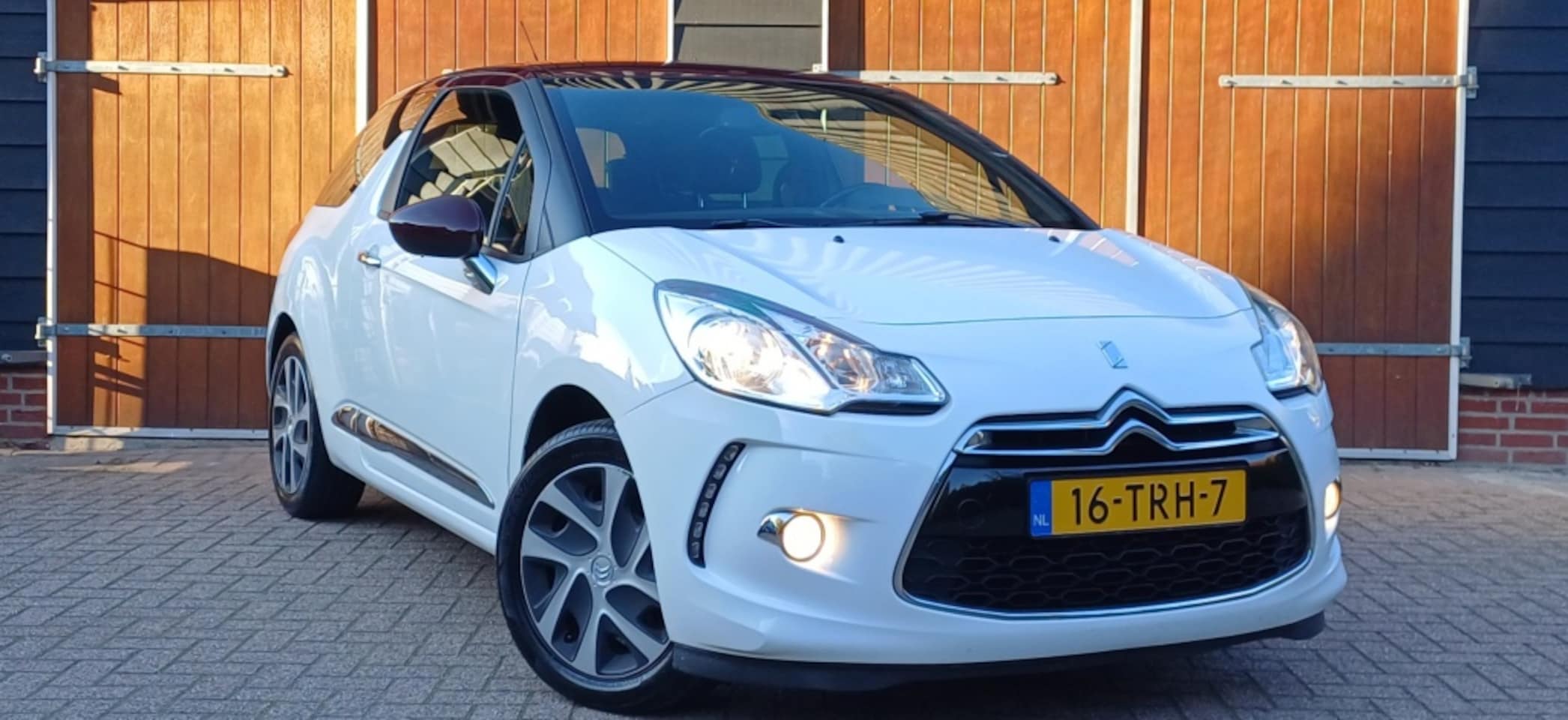 Citroën DS3 - 1.6 e-HDi So Chic 1.6 e-HDi So Chic, Bluetooth, Parkeersensoren, NAP - AutoWereld.nl