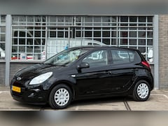 Hyundai i20 - 1.2i i-Drive 2012 Zwart Airco/Elektr Pakket/NAP