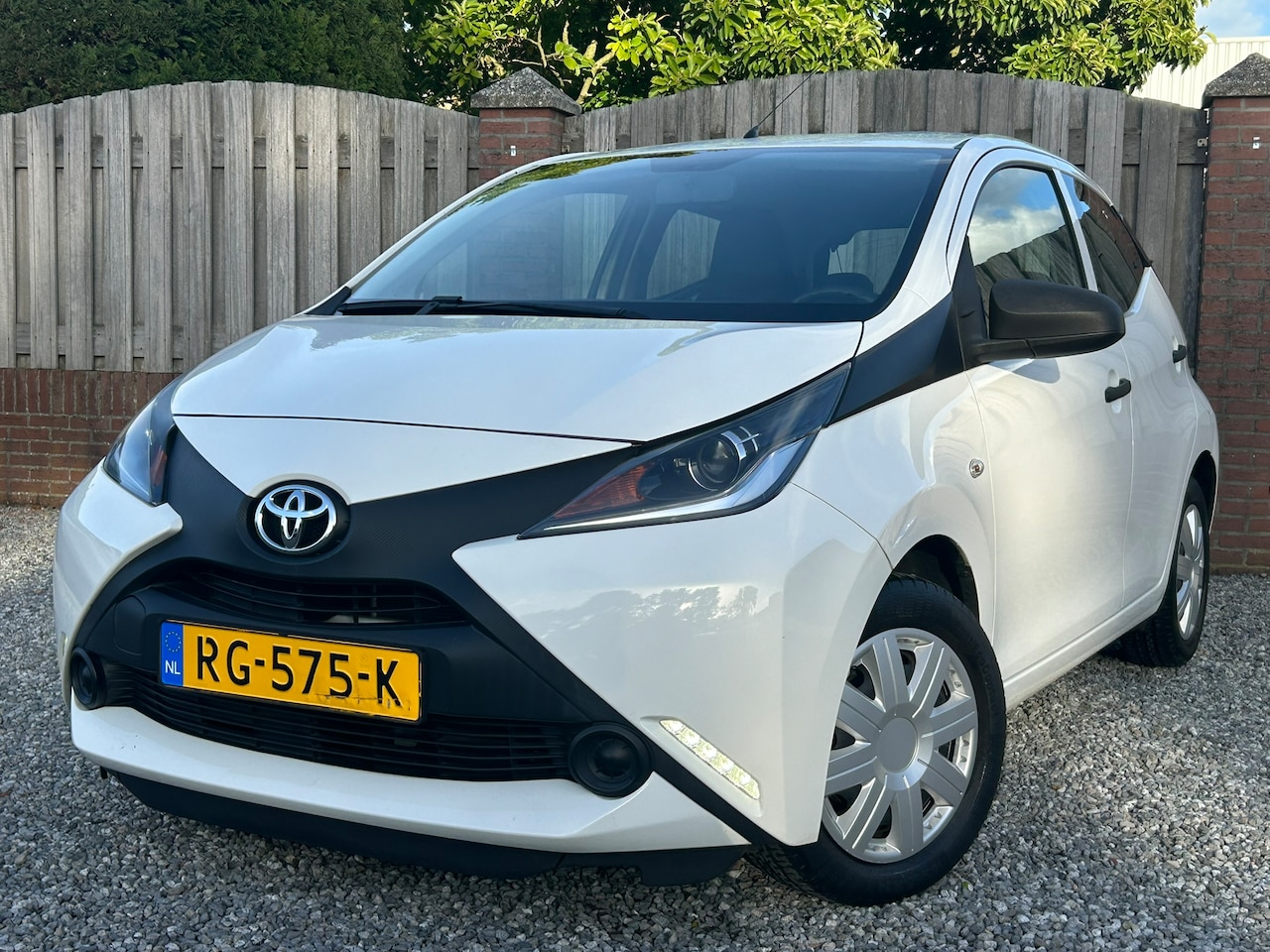 Toyota Aygo - 1.0 VVT-i x-fun Toyota Aygo 1.0 Vvt-i 69pk 5D AIRCO|DAB|1EIG|INCL BTW\ - AutoWereld.nl