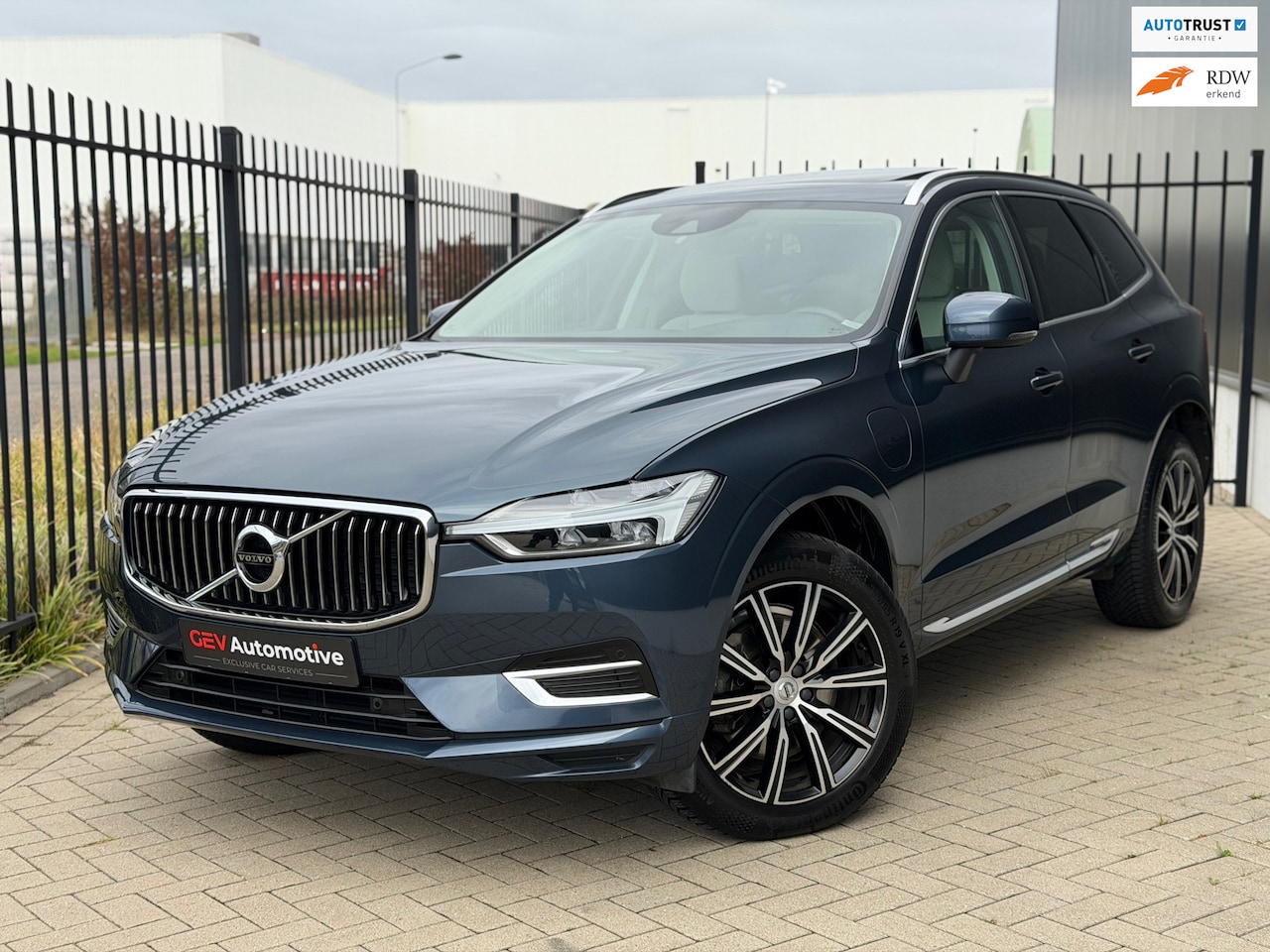 Volvo XC60 - 2.0 T8 Twin Engine AWD Inscription Pano Harman Kardon Camera Memory Carplay - AutoWereld.nl