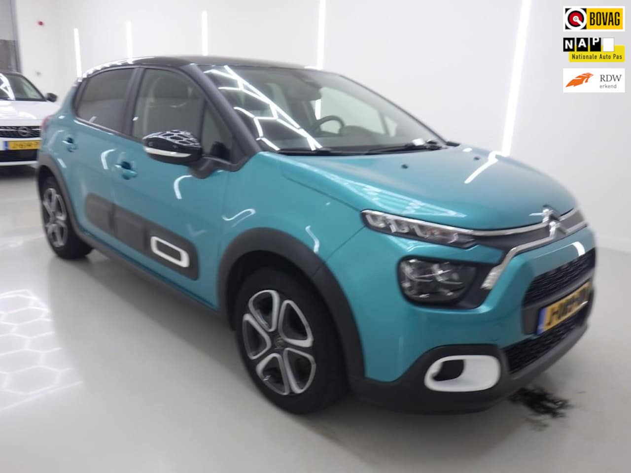 Citroën C3 - 1.2 PureTech Feel+cruise+ecc+navigatie+parkeer-Hulp+Privacy-Glass = 26000KM !! - AutoWereld.nl