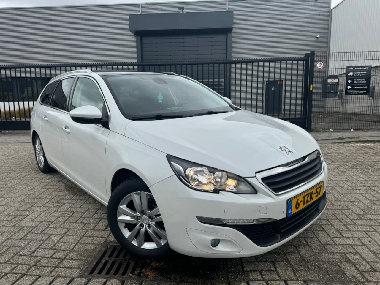 Peugeot 308 SW - 1.6 BlueHDI Navigatie|Panorama 2014 - AutoWereld.nl