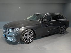 Mercedes-Benz E-klasse Estate - 300e AVANTGARDE * LED, 360 CAM, TREKH, DISTR, KEYLESS, AMBIENTE * 1e EIG - € 22.000, = ond