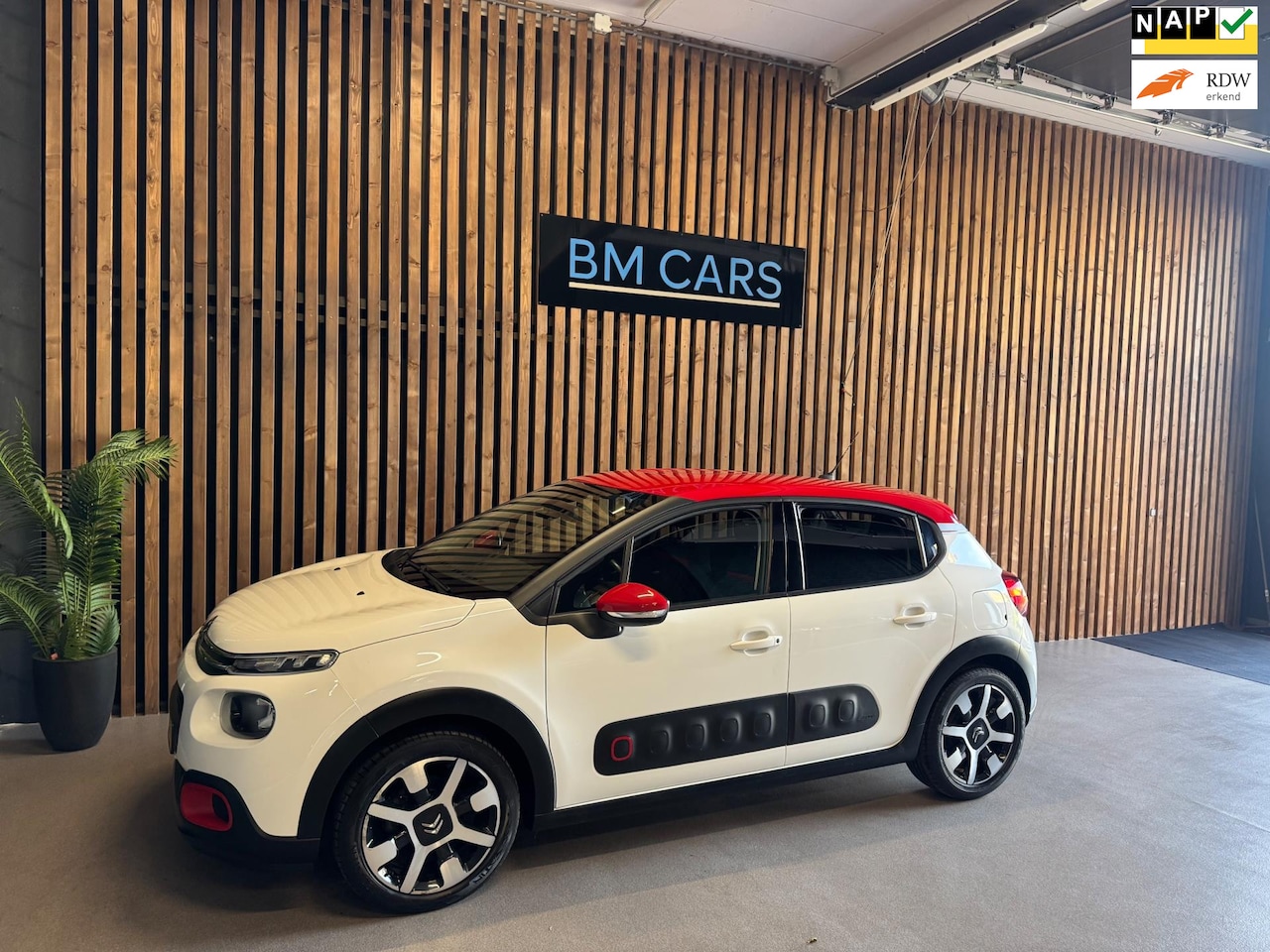 Citroën C3 - 1.2 PureTech Shine Airco, Camera, Navigatie - AutoWereld.nl