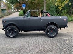 Jeep Wagoneer - International Scout II 345 V8