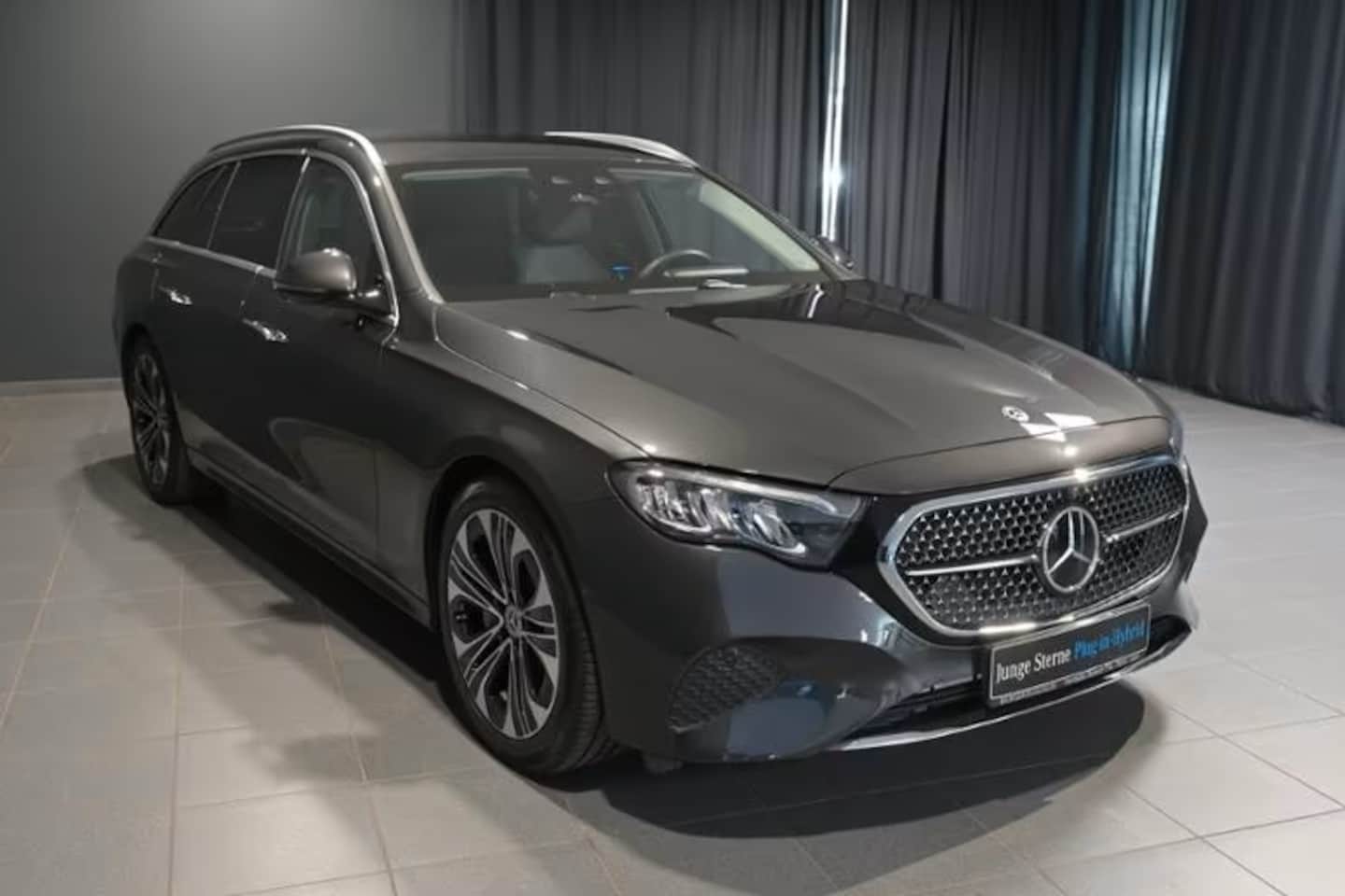Mercedes-Benz E-klasse Estate - 300e AVANTGARDE ** LED, TREKH, DISTR, SPIEGEL, KEYLESS, AMBIENTE ** 1e EIG - € 23.500,= on - AutoWereld.nl