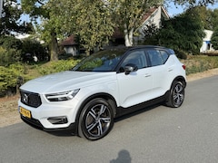 Volvo XC40 - T5 Recharge R-Design 262PK Pano•Trekhaak