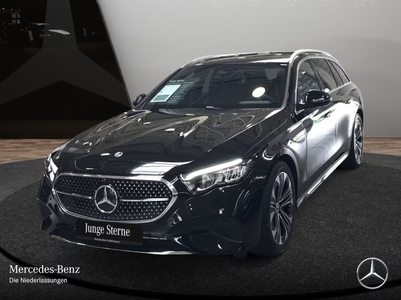 Mercedes-Benz E-klasse Estate - 300e AVANTGARDE ** LED, TREKH, DISTR, WINTER, MB PATTERN, AMBIENTE ** 1e EIG - € 23.000,= - AutoWereld.nl