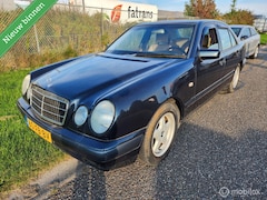 Mercedes-Benz E-klasse - 200 Benzine Sedan;4e Eigenaar, Airco;Trekhaak