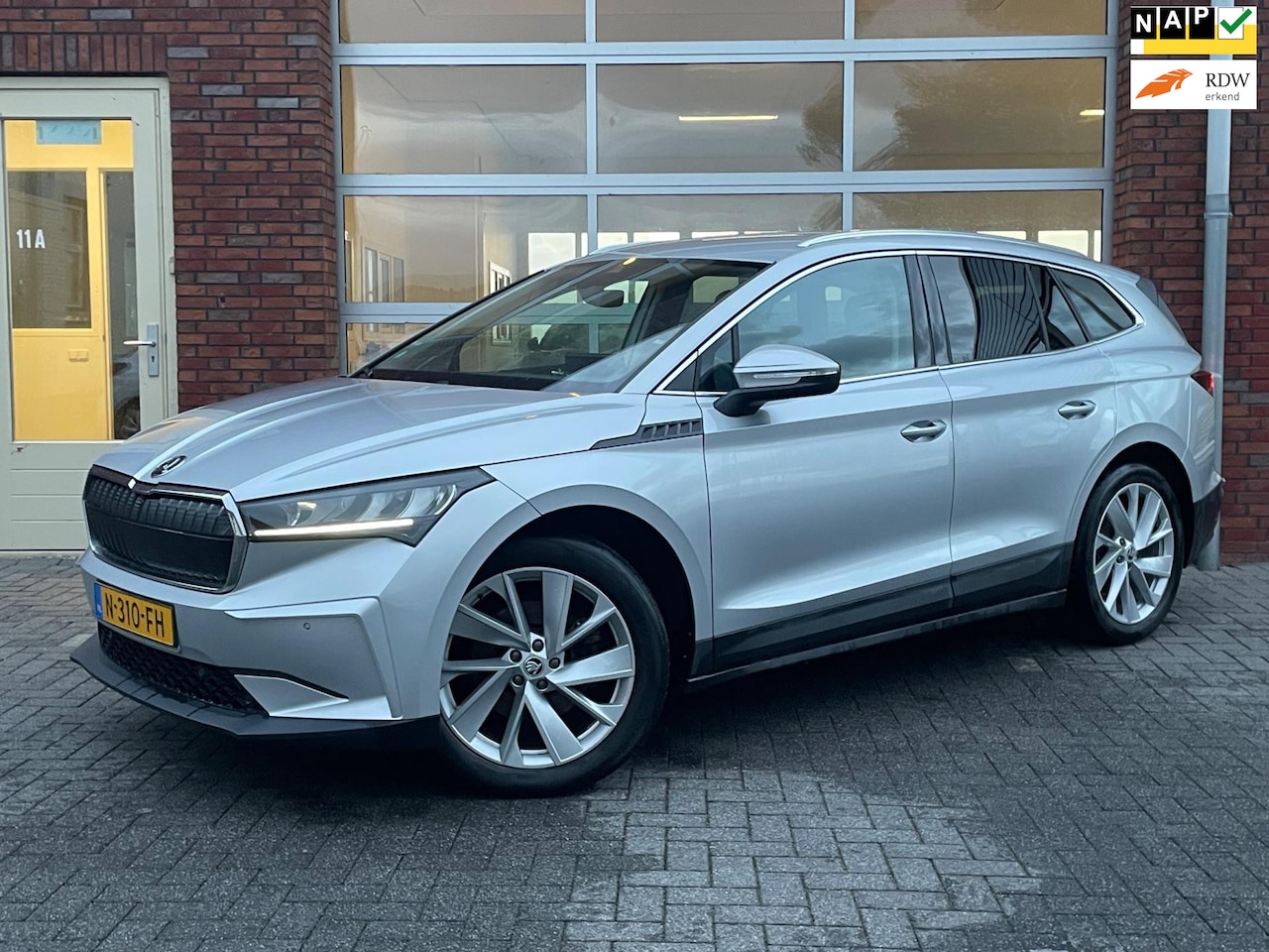 Skoda Enyaq iV - 60 | SOH 92% | Stoelverwarming | Keyless | Matrix LED | Carplay | Stuurverwarming | Naviga - AutoWereld.nl