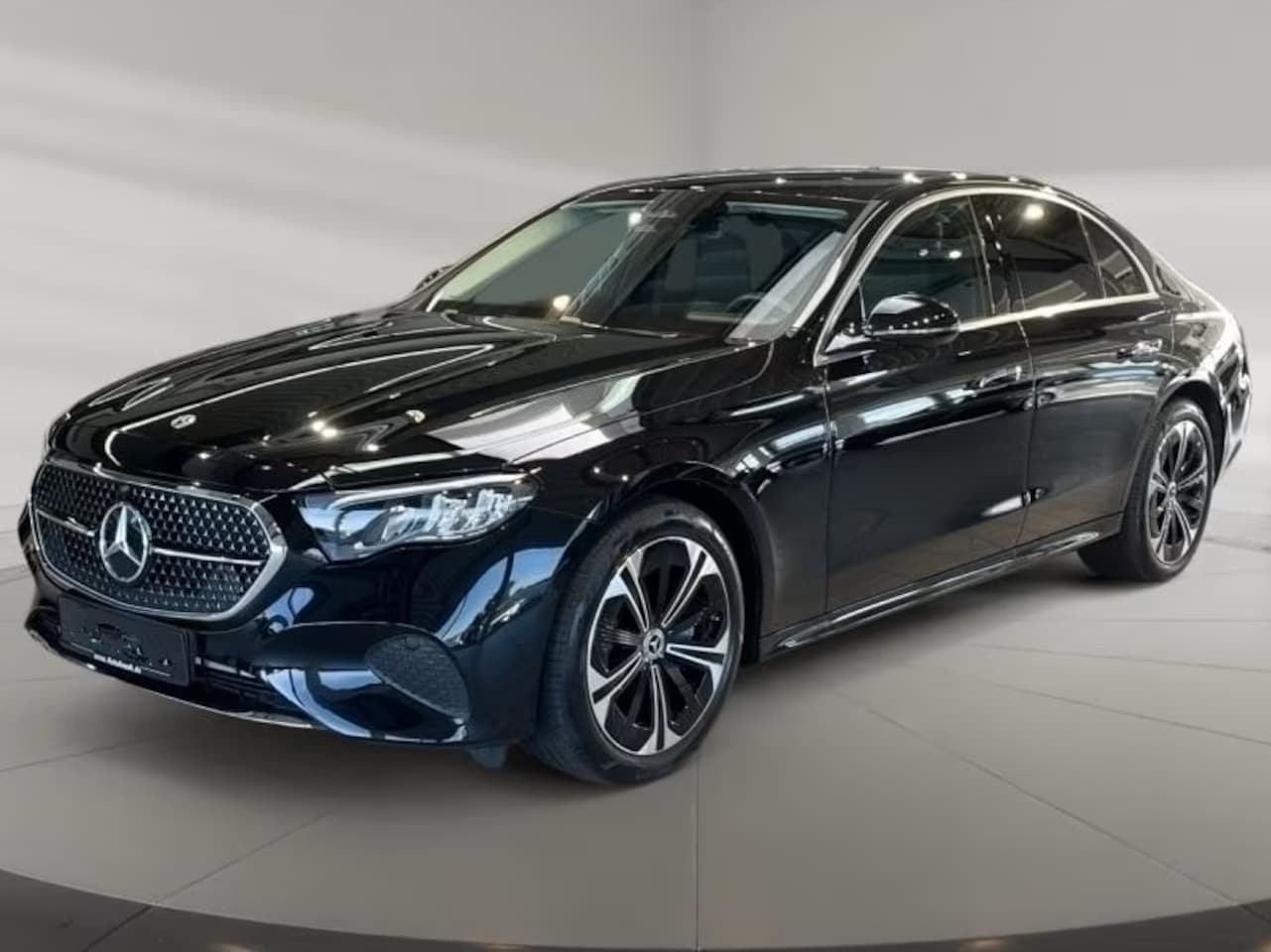 Mercedes-Benz E-klasse - 300e AVANTGARDE ** LED, DISTR, DODE HOEK, MB PATTERN, AMBIENTE ** 1e EIG - € 21.000,= onde - AutoWereld.nl