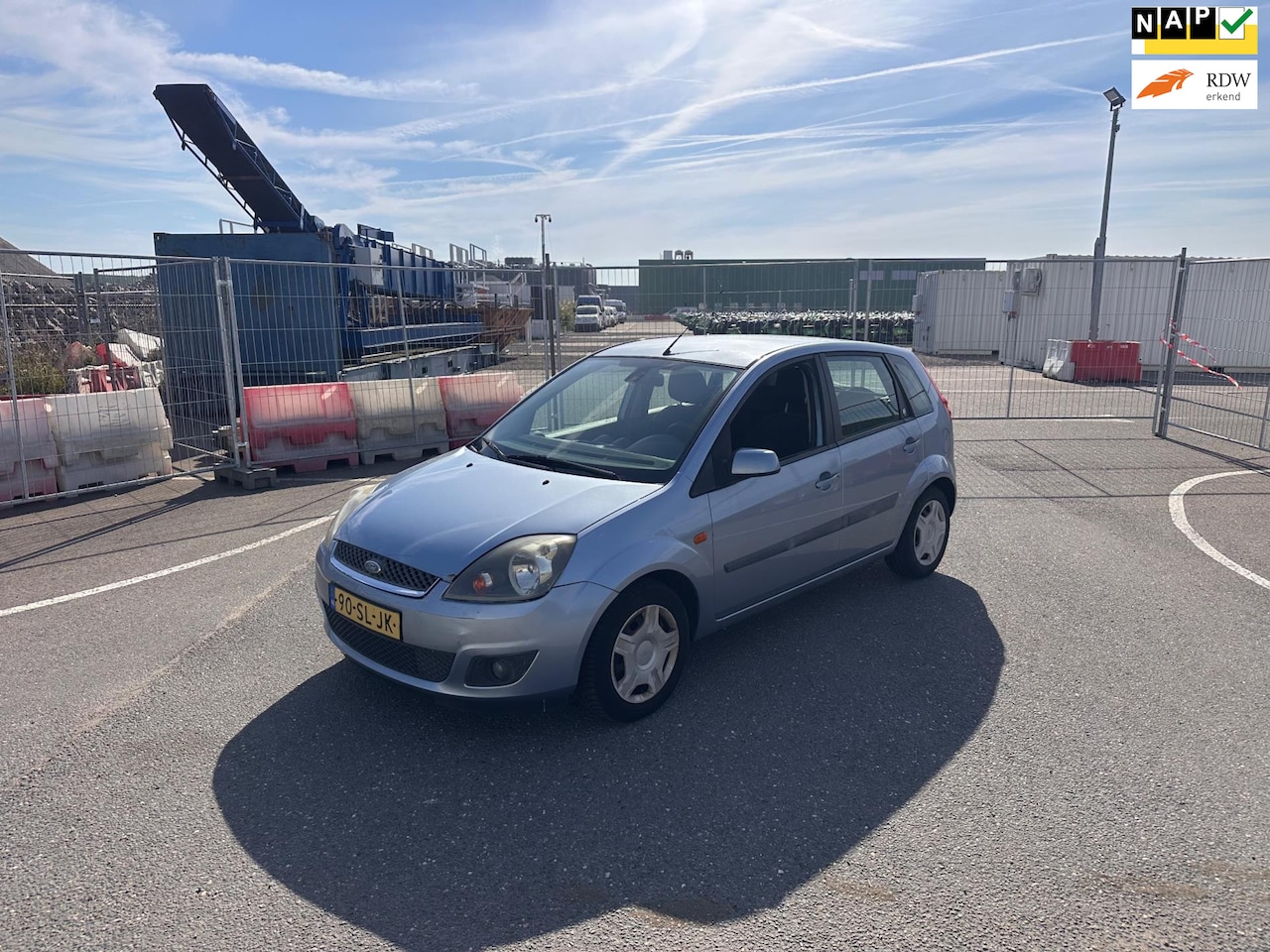 Ford Fiesta - 1.4-16V Ghia Airco.Airco - AutoWereld.nl