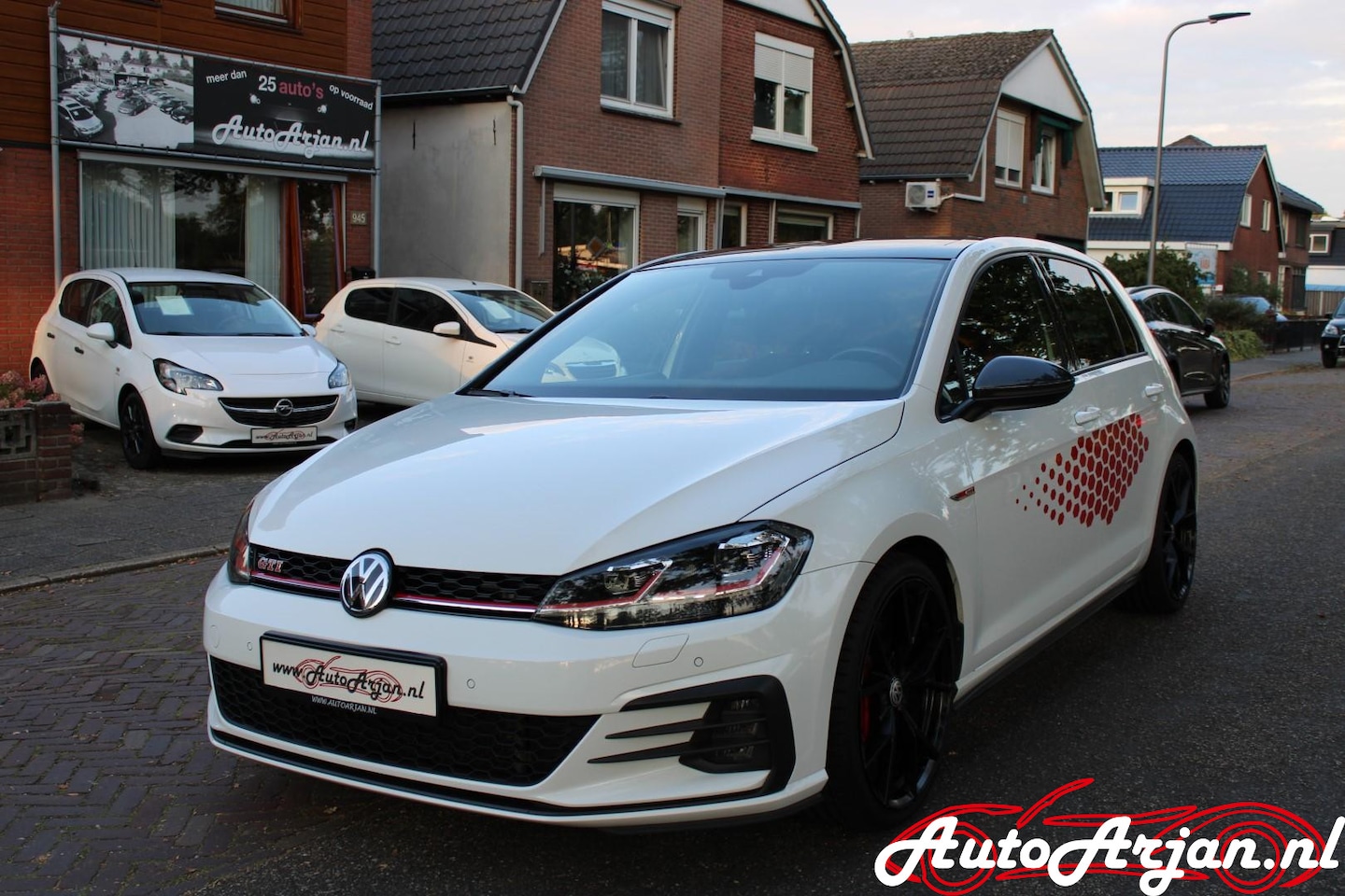 Volkswagen Golf - 2.0 TSI GTI Performance Pano, Navi, Camera, Garantie! - AutoWereld.nl