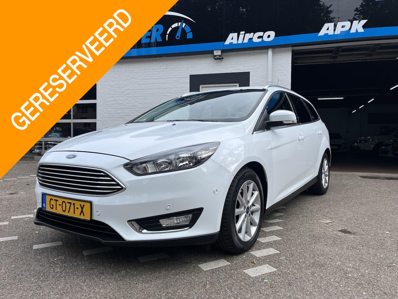 Ford Focus Wagon - 1.5 Titanium Edition /CC/Trekhaak/Nieuwe apk bij aflevering - AutoWereld.nl