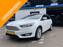 Ford Focus Wagon - 1.5 Titanium Edition /CC/Trekhaak/Nieuwe apk bij aflevering