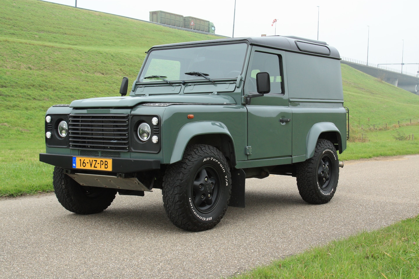 Land Rover Defender - 2.5 Td5 90" Hard Top Grijs kenteken - AutoWereld.nl