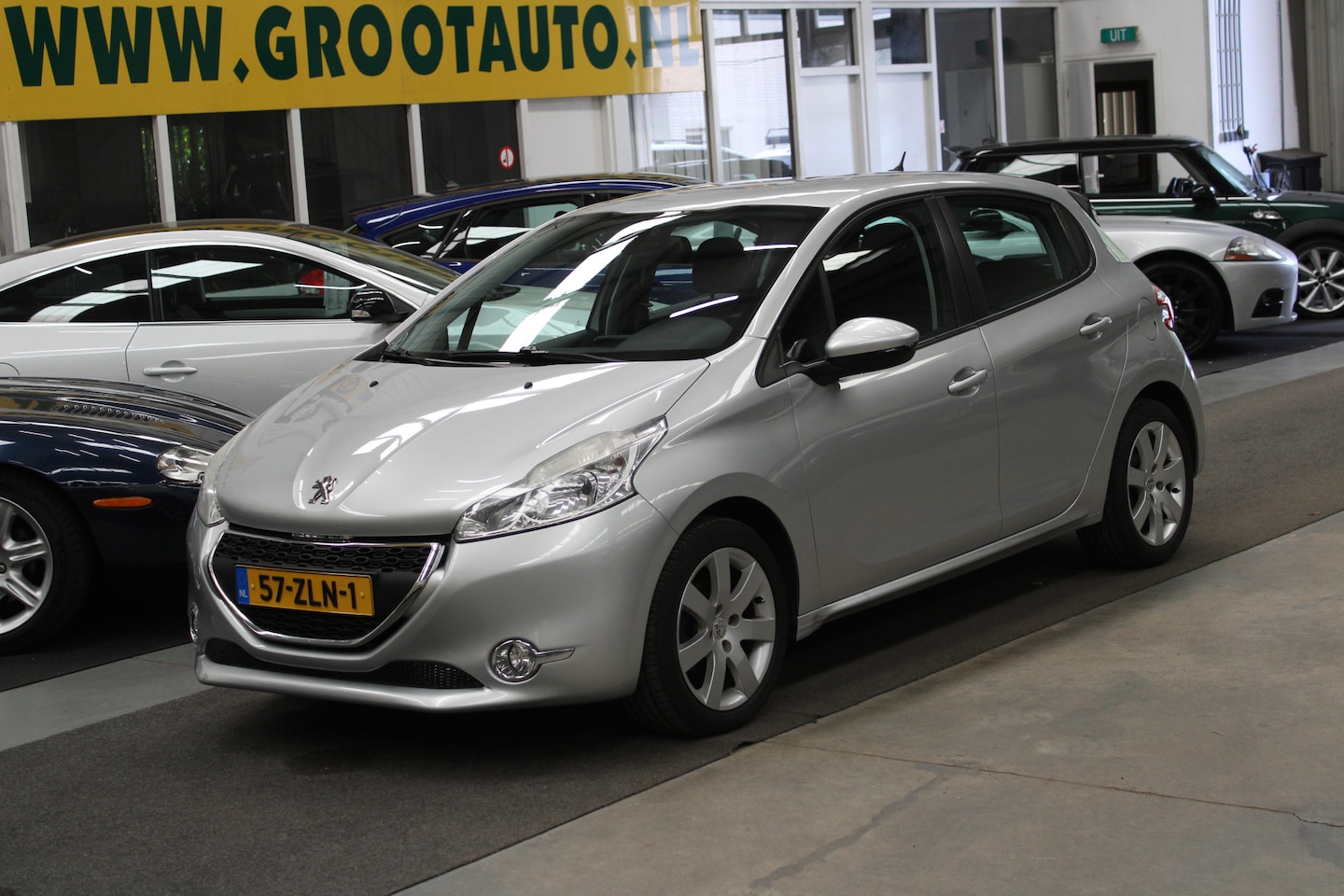 Peugeot 208 - 1.2 VTi Envy|Cruise, Airco, Navi - AutoWereld.nl