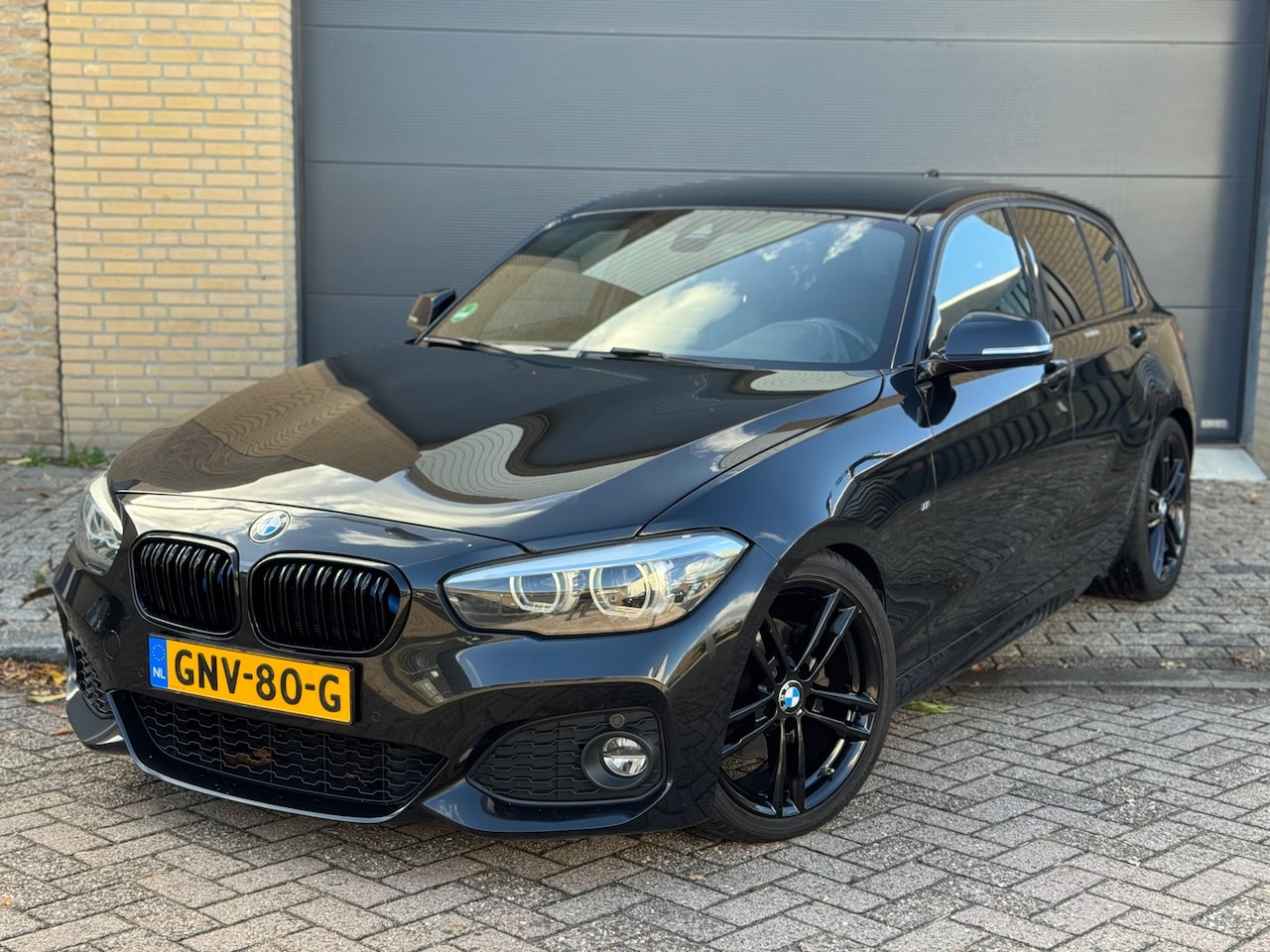 BMW 1-serie - 120i F20 5Drs Aut Shadowline Executive M-sport - AutoWereld.nl