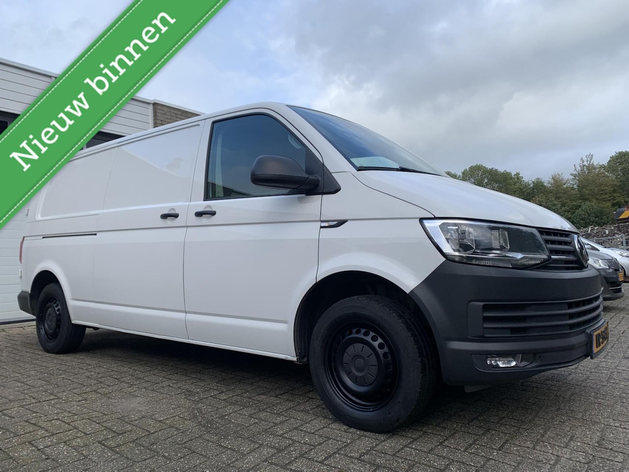 Volkswagen Transporter - 2.0 TDI L2H1 102PK EURO 6 3P NWE APK Airco Trekhaak Cruise control - AutoWereld.nl