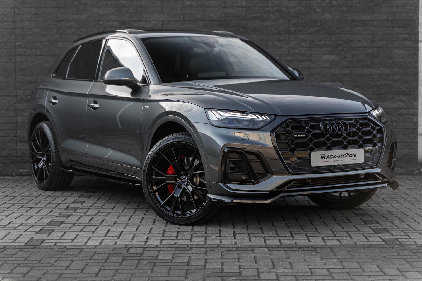 Audi Q5 - 50 TFSI e S edition Panoramadak Grey & Black - AutoWereld.nl